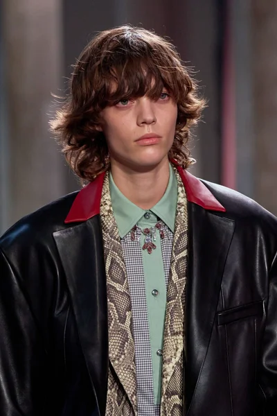 Look 10